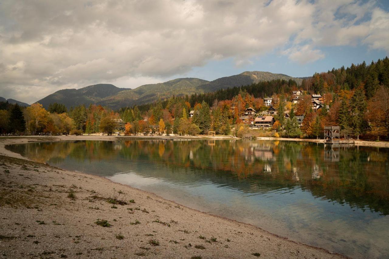 Outstanding Lake View. Кранска гора Екстериор снимка